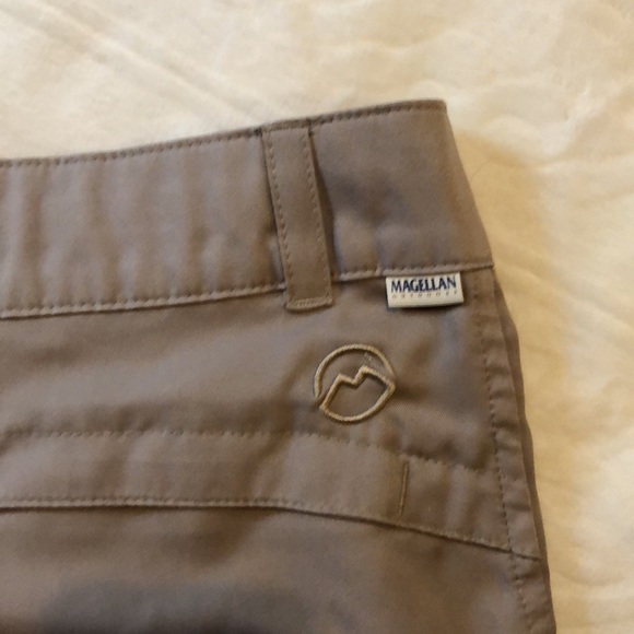 Kaki shorts - Picture 3 of 3